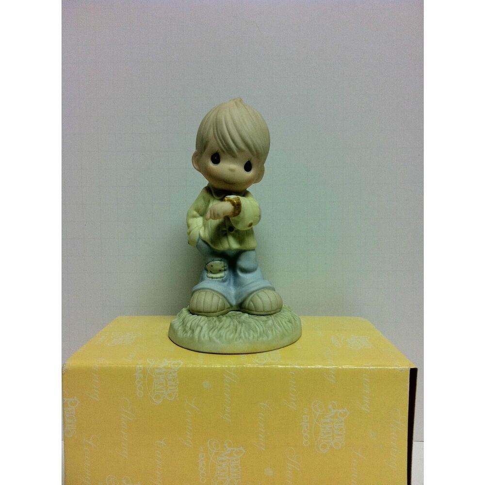Precious Moments Wait Patiently on the Lord #325279 2000 Figurine